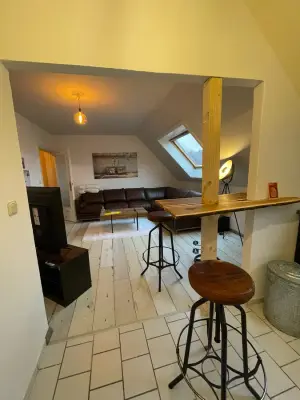 JonnysArtApartment 3